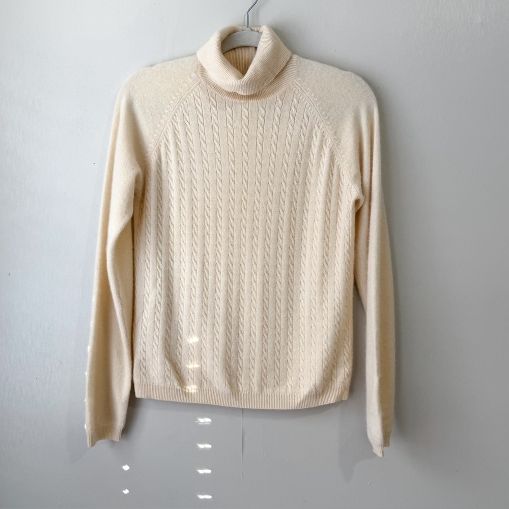 Vintage 100% Cashmere Cable Knit Turtleneck Sweater Medium